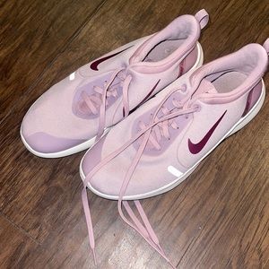 size 8.5 Nike Women’s Athletic Shoe